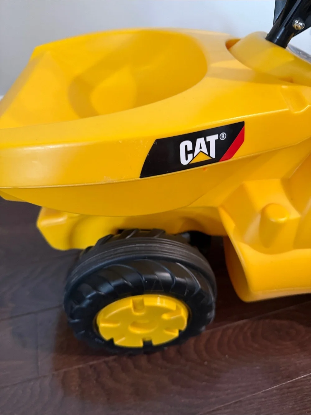 Caterpillar Dump Truck Yellow Ride-On Construction Tractor for Kids!